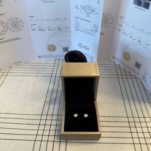 18K White Gold Diamond Stud Earrings (2 CTW)
